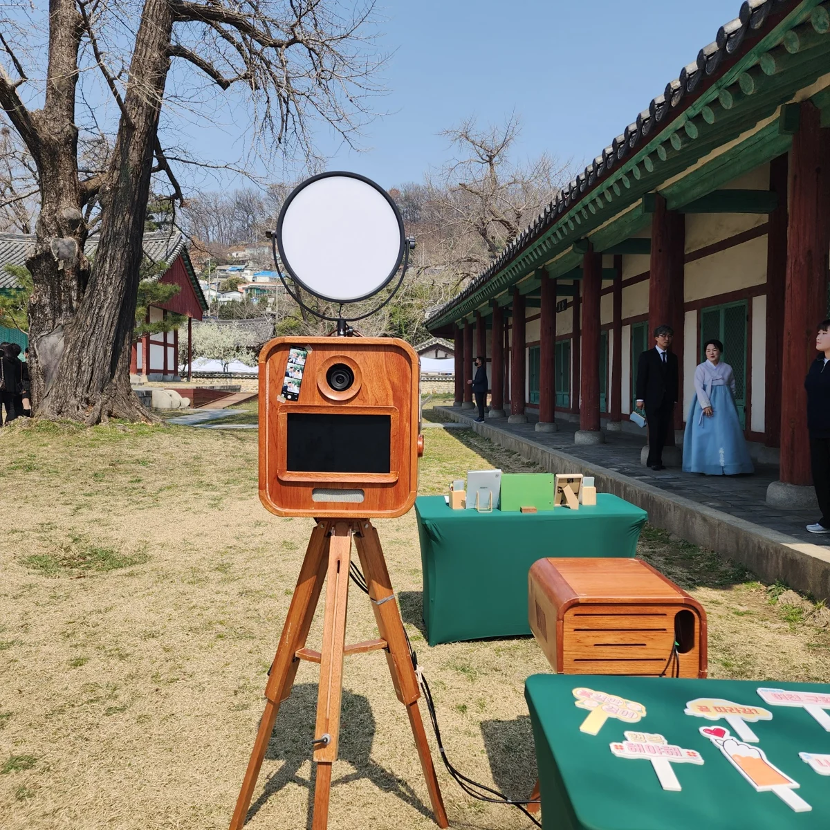 언커먼데이 포토부스 설치와 촬영·인화·방명록 운영 현장